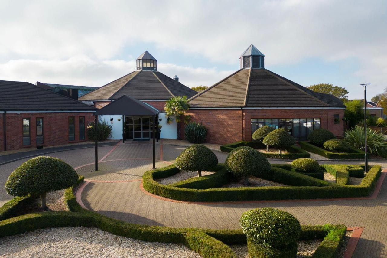 Delta Hotels By Marriott Waltham Abbey Exterior photo